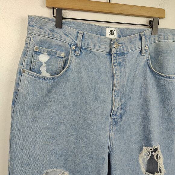 BDG High Rise Baggy Jeans Womens 36 Light Wash Destroyed 100%‎ Cotton Y2K 90s - Picture 2 of 10